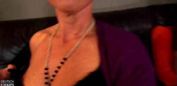 Selfies - Mandy Mystery, hält die Cam schön still -- sie läßt sich ficken wie er es will